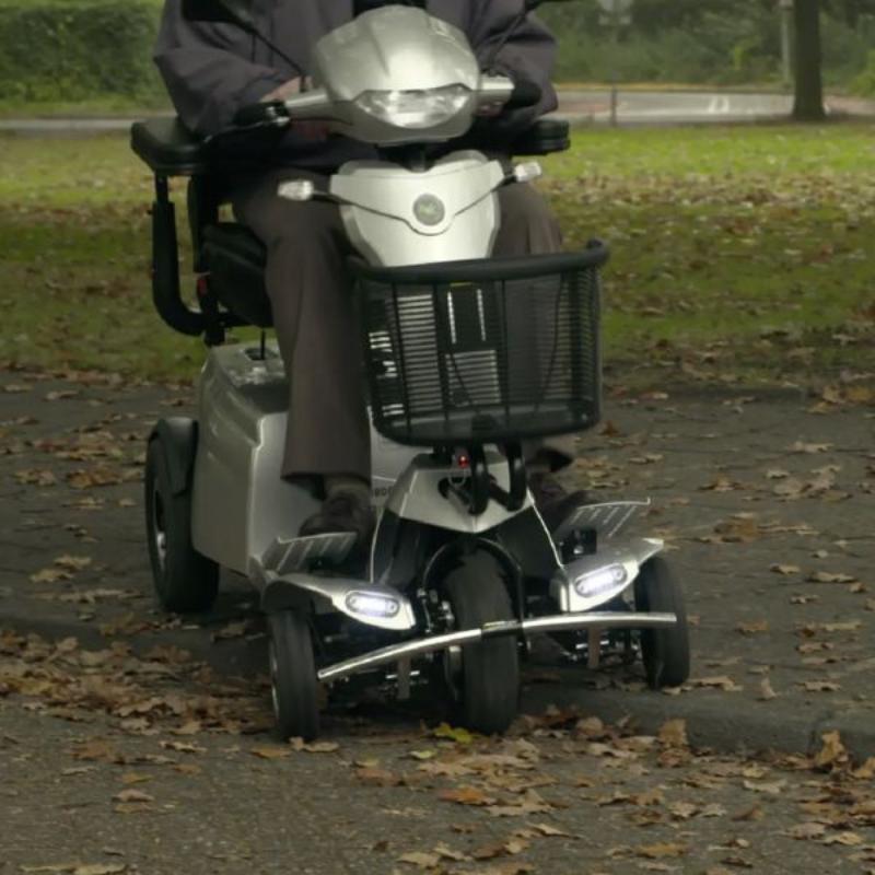 Quingo Toura 2 mobility scooter on curb